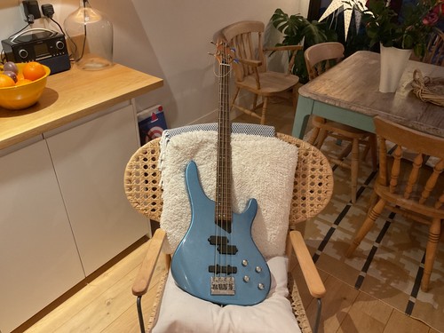 Washburn bass guitar blue - washburn,