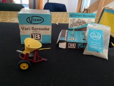 BRITAINS vario spreader with original sand BOXED RARE with sand