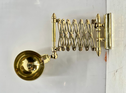 Stretchable brass scissor wall - stretchable,