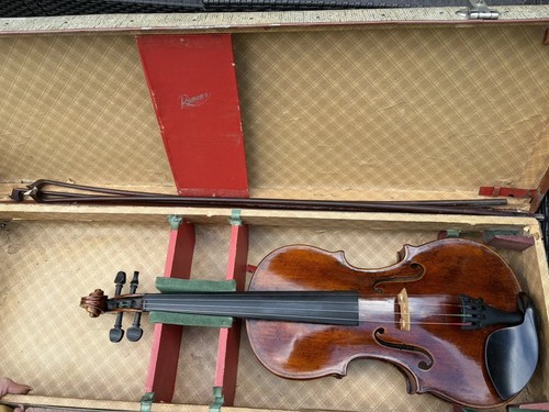 Old violin beautiful - old, beautiful!