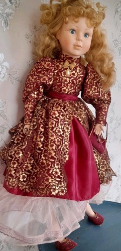 Luxurious vintage porcelain