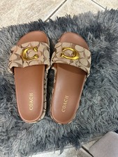 coach slides platform