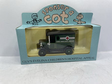 Lledo Red Cross Ambulance Guys