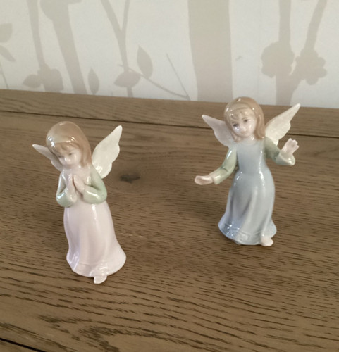 Pair porcelain angels 1 - of,