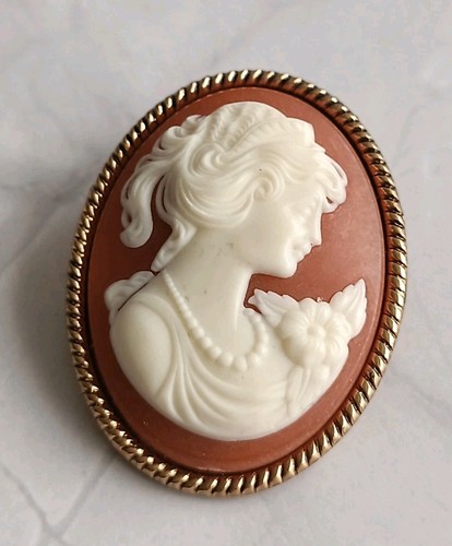 Oval gold tone vintage cameo - oval,