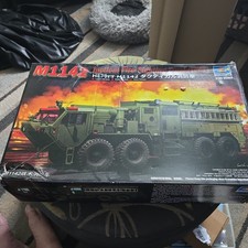 Trumpeter 01067 1:35 M1142 HEMTT Tactical Fire Fighting Truck (TFFT) Damaged box