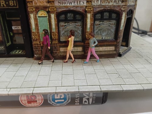 Gauge 3 walkingladies - oo,