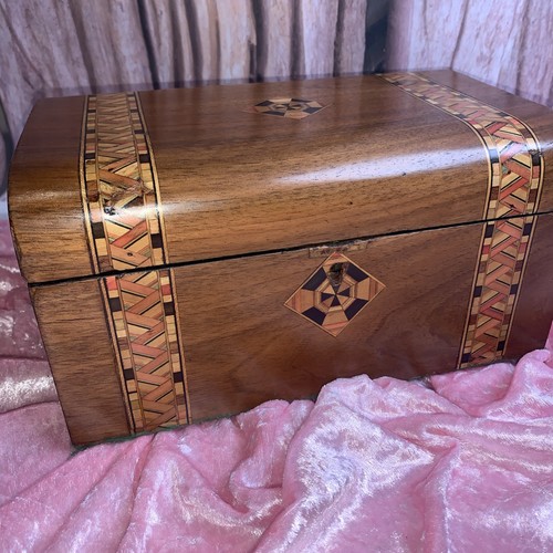 Vintage wooden lidded box - lidded,