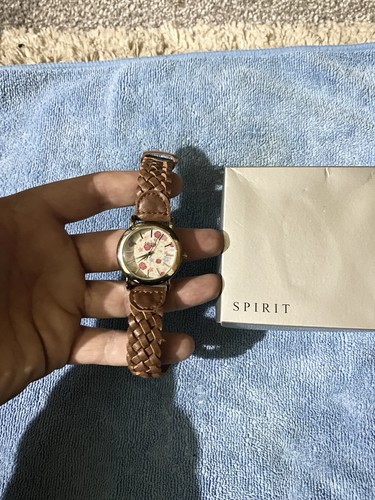 Women watch excellent - in,