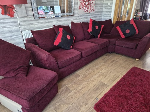Burgundy fabric corner - burgundy,
