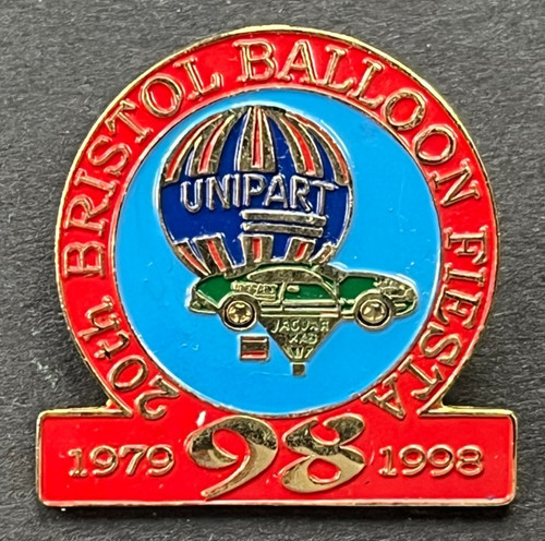 Hot air balloon pin badge - hot,