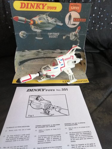 Dinky toys 351 ufo shado - dinky,