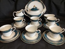 Royal Doulton Carlyle 22 Piece Tea Set Teapot Cups Saucers Green Gold Unused