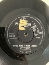 Billy J Kramer.  Do you want to know a secret    7” vinyl  1963. Parlophone