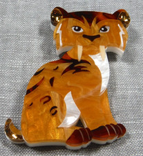 Deer Arrow brooch Saber