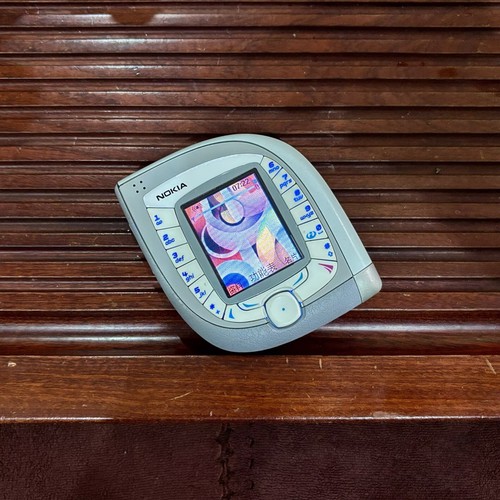 Nokia 7600 unique design - nokia,