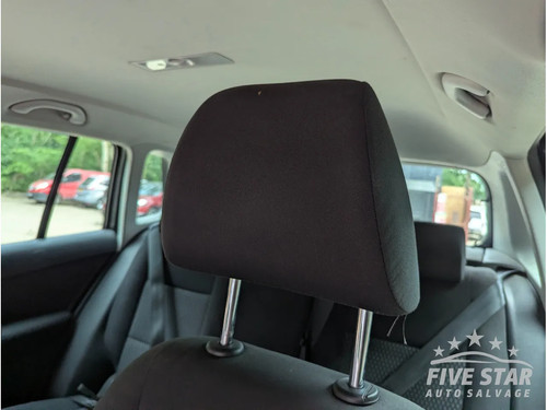Tiguan front seat head - front, rest