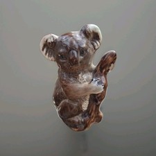 BESWICK 1039 KOALA On A  Branch