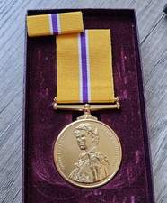BRITISH QUEENS GOLDEN JUBILEE 2002 CASED FULL SIZE COMMEMERATIVE SERVICE MEDAL 