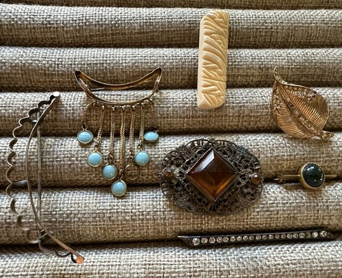 Antique lot brooch - of,