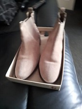 Ladies Hush Puppy Style Chelsea Boots. Size 7.