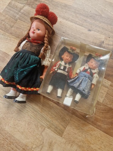Collectable dolls very - 2, old