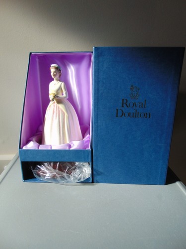 Royal doulton hn3440 queen - doulton, hm