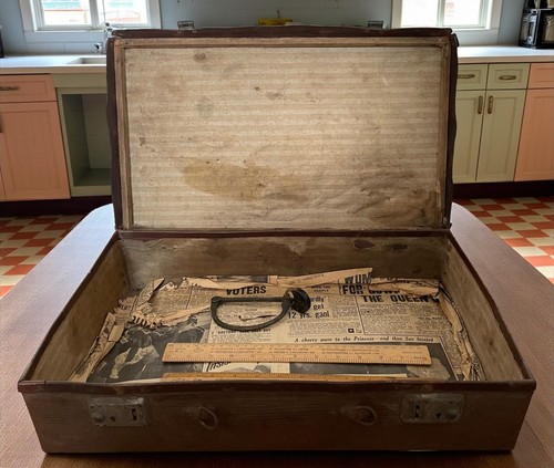 Vintage 1950s brown suitcase - suitcase, /