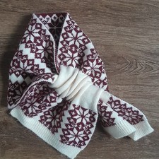 POM Wool Short Scarf Neck