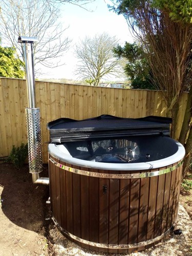 Hot tub with internal heater - tub,
