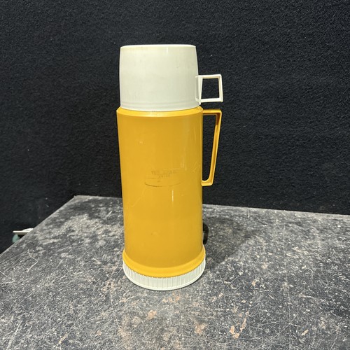 Vintage retro thermos brand - vintage/retro,