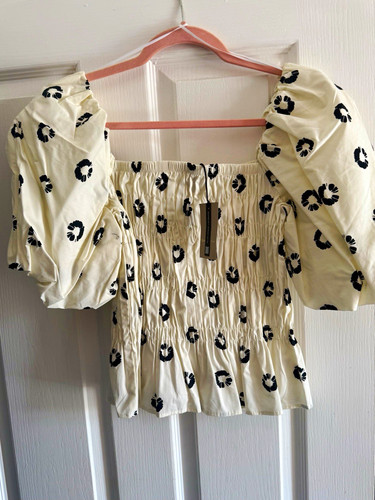 River island size - island,