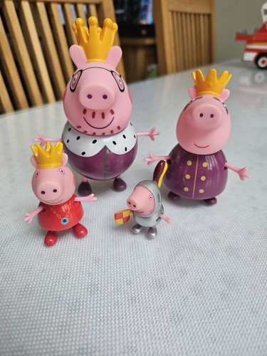 Peppa pig royal family figure - pig,