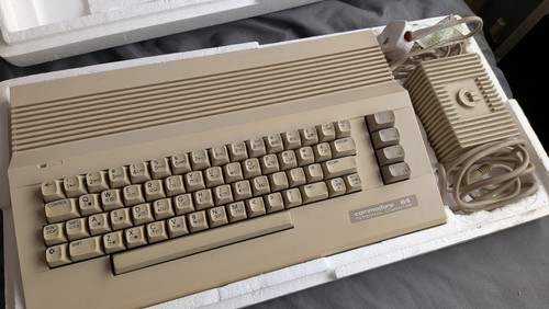 Commodore c64 computer boxed - c,