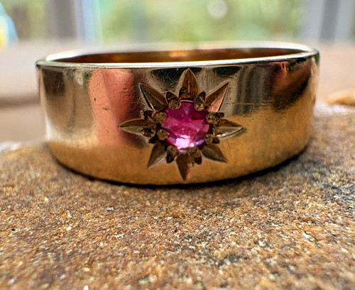 Vintage 9ct yellow gold star - 9ct,