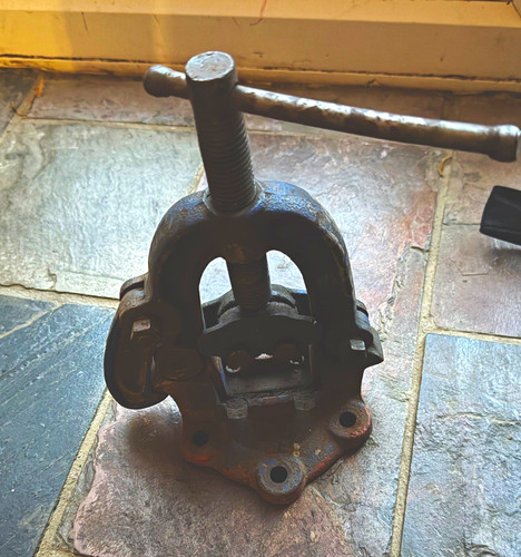 Record pipe clamp heavy - , duty