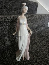 Lladro Talk of the Town