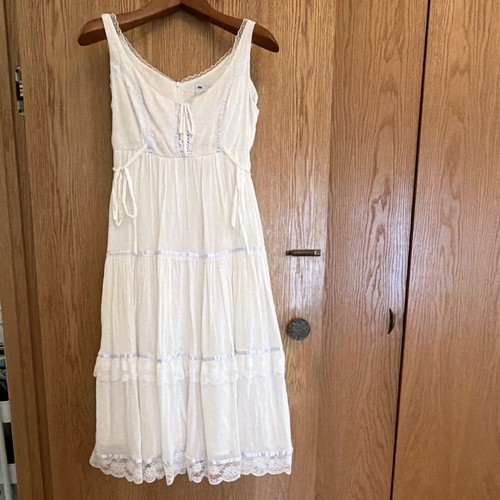 Unif white solid - white, lace