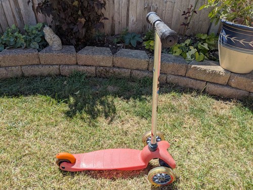 Red kids kickboard scooter - red,