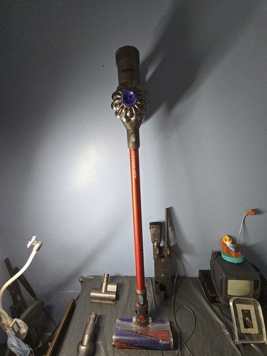 Dyson total clean with - v6,