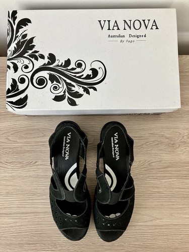 New black ladies sandals size - black,