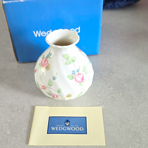 Wedgwood floral decorative - floral,