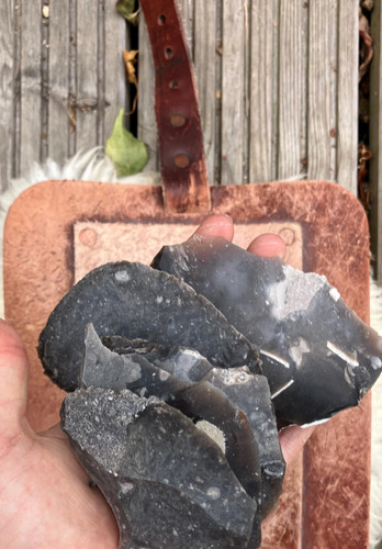 Flint flakes for - , knapping