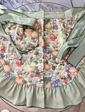 VINTAGE GREEN FLORAL COTTON HALF APRON/PINNY ~ FRILL EDGE ~ size M