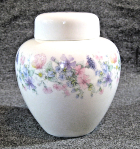 Wedgwood bone china - wedgwood, lidded