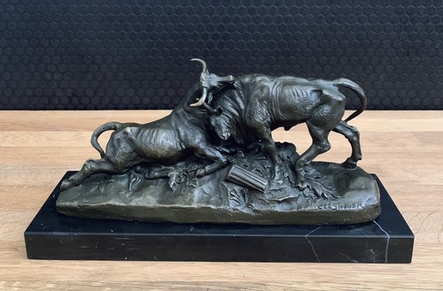 Bronze figure fighting bulls - bronze,