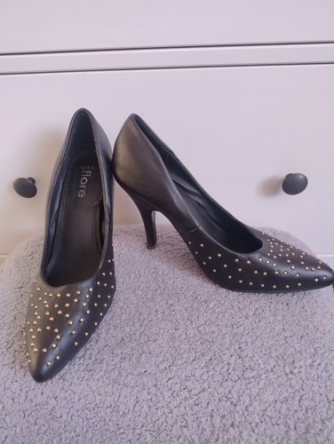 Fiore black pointed - , studded