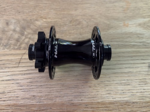 Halo front hub 100x15mm - front,