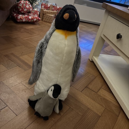 Emperor penguin with chick - penguin,