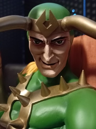 Marvel loki collectible - marvel,